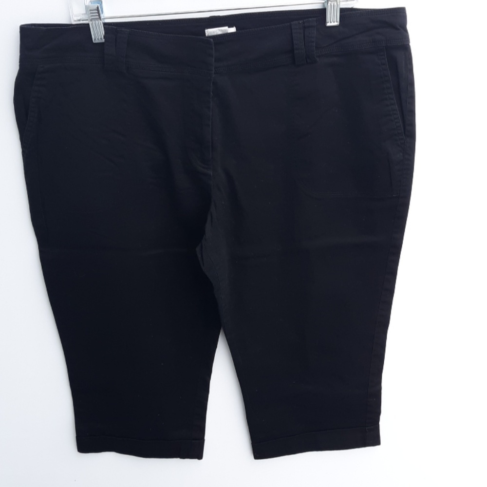 Black 16W In Moda.Com Shorts.